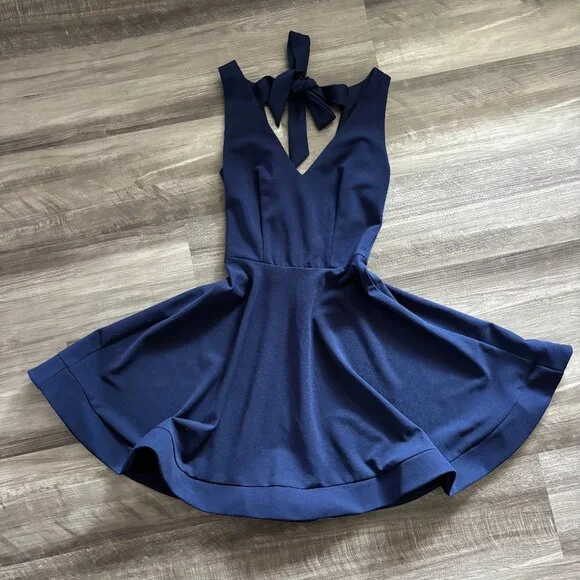B. Darlin Sleeveless V-Neck Bow-Back Fit-and-Flare Dress, Womens, Juniors, 1, Navy